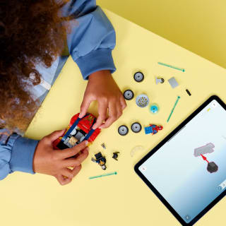 434024-lego-marvel-spider-man-car-vs-venomized-wolverine-3