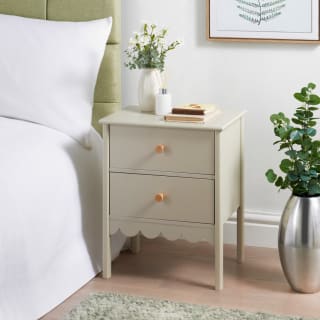 434318-home-collection-amelia-scalloped-2-drawer-bedside-2