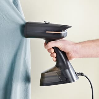 434887-goodmans-pro-vacuum-garment-steamer