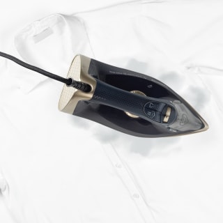 434913-beldray-2200w-steam-lite-iron