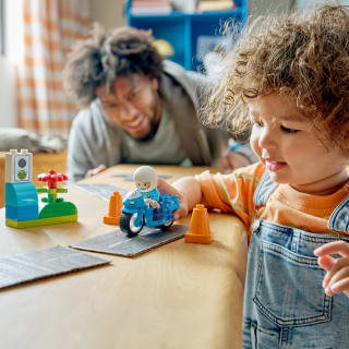 435340-blue-police-motorcycle-10471-6