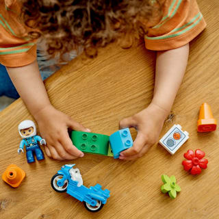 435340-blue-police-motorcycle-10471-7