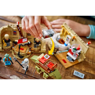 435401-lego-smart-play-mos-eisley-cantina-75425-6
