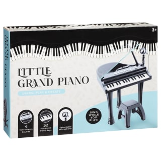 435878-little-grand-piano