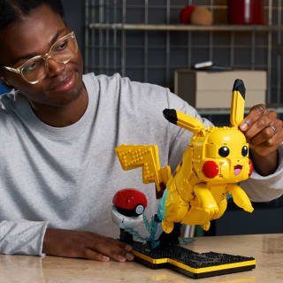 436610-lego-pikachu-and-pokeball-4