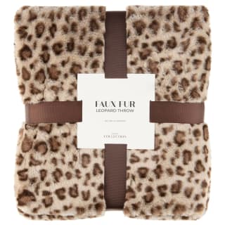 437129-faux-fur-leopard-throw