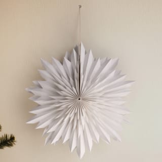 437201-white-paper-snowflake