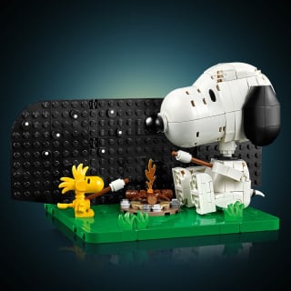 439318-lego-ideas-peanuts-snoopys-doghouse-2