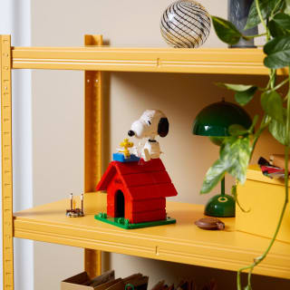 439318-lego-ideas-peanuts-snoopys-doghouse
