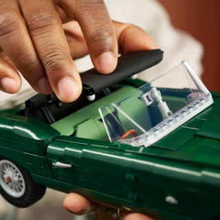 439341-lego-icons-jaguar-etype-3