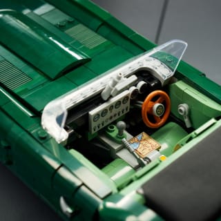 439341-lego-icons-jaguar-etype-6