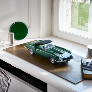 439341-lego-icons-jaguar-etype