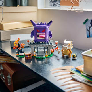 439359-lego-pokemon-smart-play-cubone-and-gengars-spooky-showdown-4