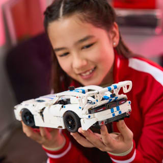 439363-lego-technic-dodge-viper-gts-r-sports-car-7