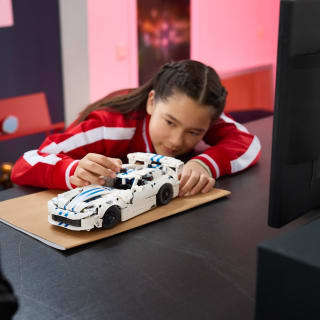 439363-lego-technic-dodge-viper-gts-r-sports-car