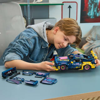 439365-lego-technic-custom-garage-ford-mustang-gt-car-3