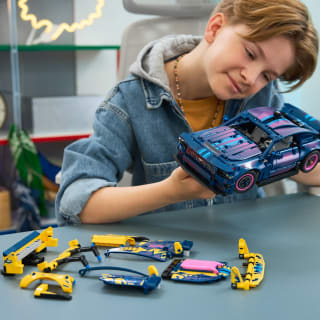 439365-lego-technic-custom-garage-ford-mustang-gt-car-4