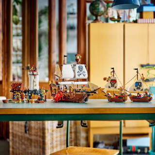 439367-lego-creator-iconic-pirate-ship-5