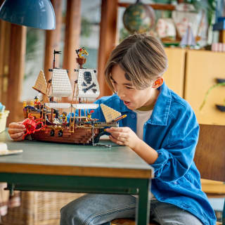 439367-lego-creator-iconic-pirate-ship-7
