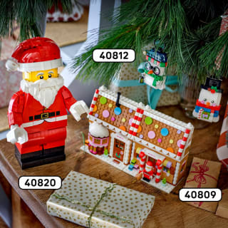 439373-lego-up-scaled-santa-minifigure-8