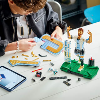 440243-lego-lionel-messi-soccer-legend