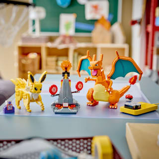 441726-lego-pokemon-smart-play-charizard-vs-jolteon-ultimate-battle-7