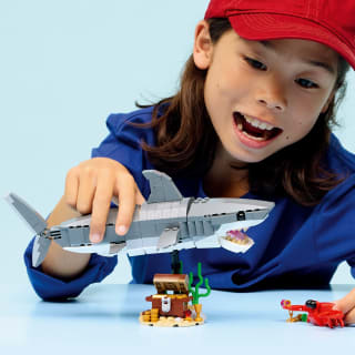 441862-lego-creator-fierce-shark-with-a-treasure-chest-3