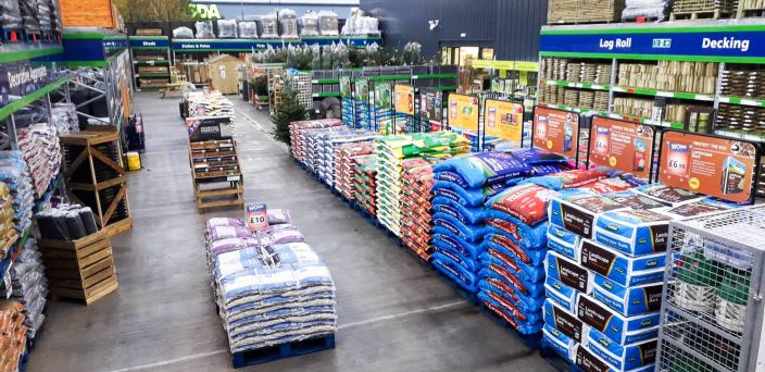 695-bandm-quedgeley-store-14