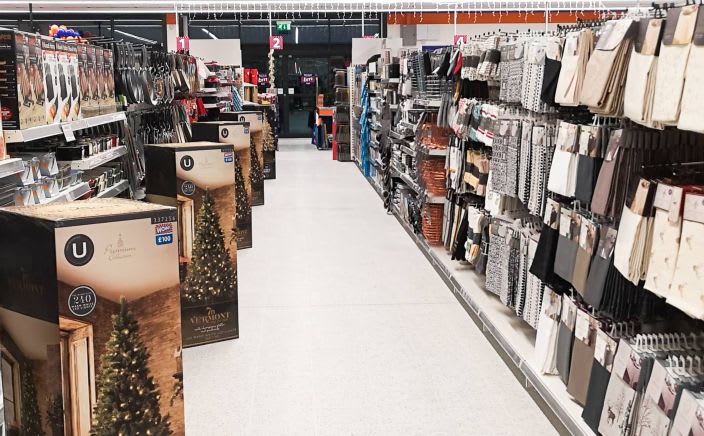 695-bandm-quedgeley-store-5