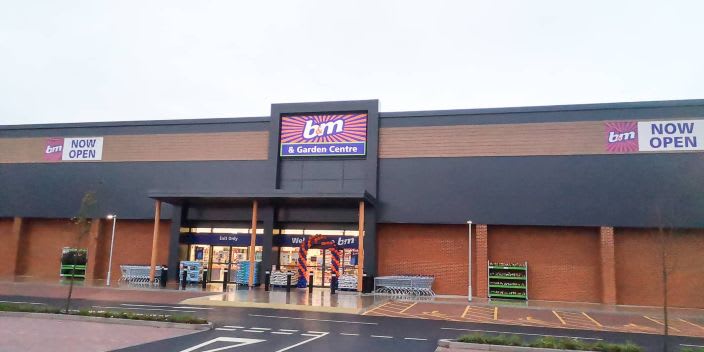 695-bandm-quedgeley-store-front
