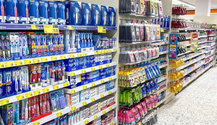 698-bandm-hull-prospect-shopping-centre-store-6