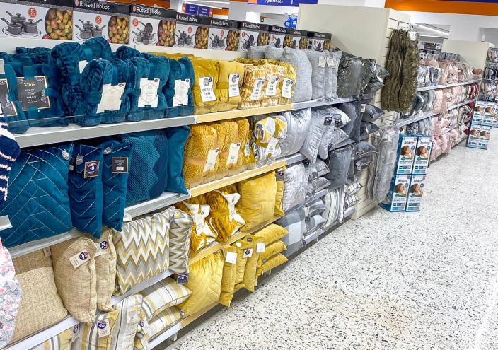 698-bandm-hull-prospect-shopping-centre-store-9