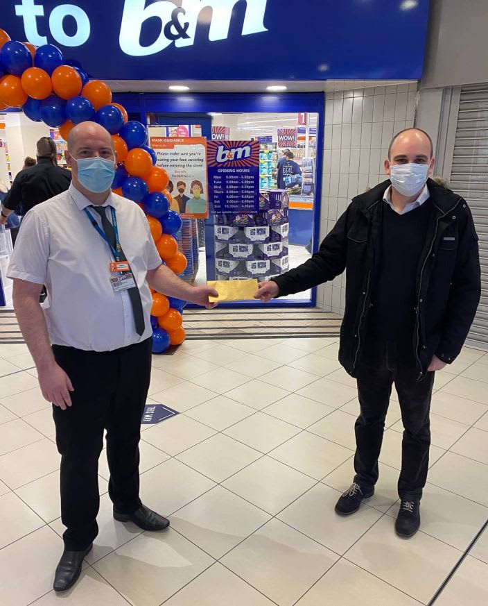 698-bandm-hull-prospect-shopping-centre-store-opening-charity