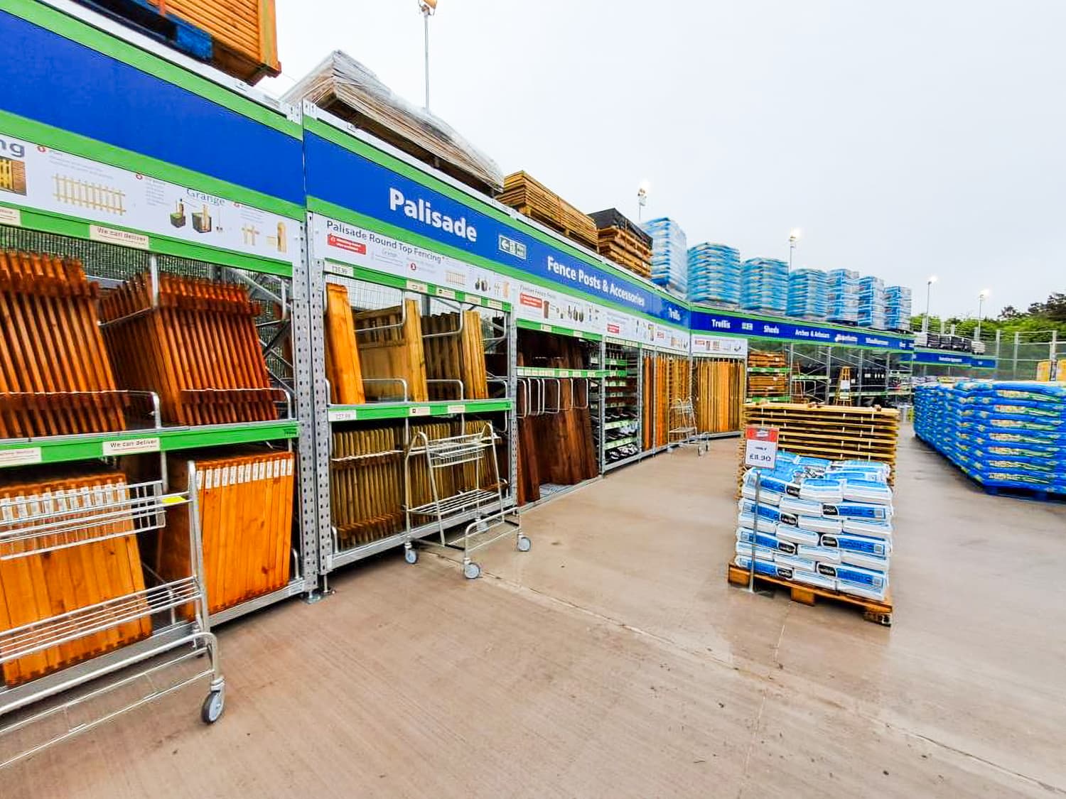 B&M Celebrate 250th Garden Centre Opening in Fort Kinnaird B&M