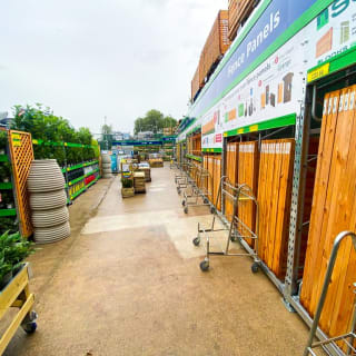 026-bandm-hemsworth-store-garden-centre-12