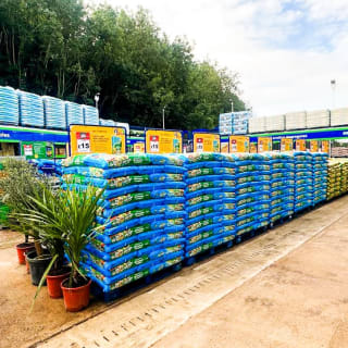 075-bmstores-viking-way-garden-centre-14