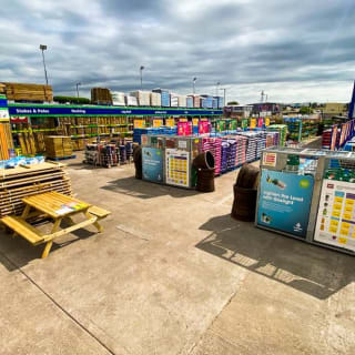 492-bandm-uddingston-store-reopening-10