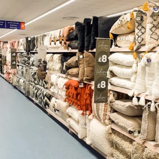 492-bandm-uddingston-store-reopening-13