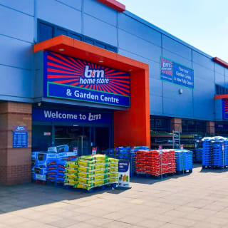 493-bmstores-hunslet-garden-centre-opening-2024-05-18-12