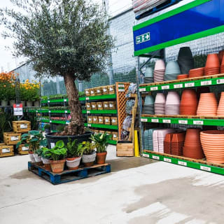 493-bmstores-hunslet-garden-centre-opening-2024-05-18-13