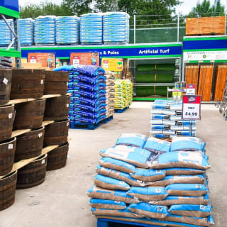 493-bmstores-hunslet-garden-centre-opening-2024-05-18-17