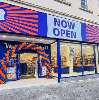 672-bandm-plymouth-store-front