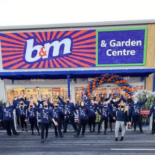 685-bandm-bideford-store-with-garden-centre-team
