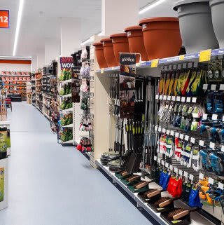 692-bandm-rhyl-store-with-garden-centre-2