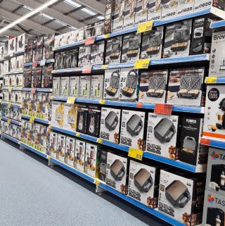 709-bandm-cardiff-avenue-retail-park-store-13