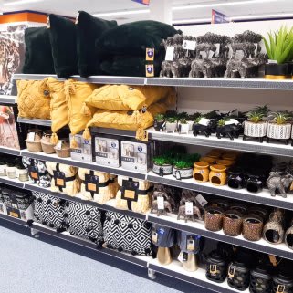 713-bandm-huddersfield-new-street-store-10