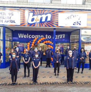 713-bandm-huddersfield-new-street-store-team-2