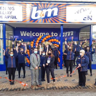 713-bandm-huddersfield-new-street-store-team-3