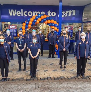 713-bandm-huddersfield-new-street-store-team