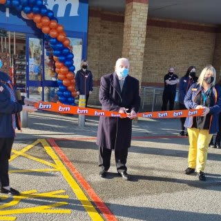 721-bandm-llangefni-store-ribbon-cutting